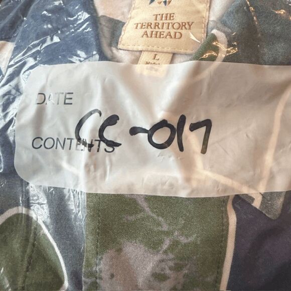 The Territory Ahead Men's Tribal Short Sleeve Button Up Shirt Multicolor Large - Picture 8 of 8